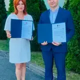 Odbiór legitymacji szkolnych dla pierwszoklasistów w sekretariacie szkoły