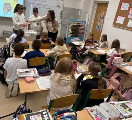 Bursztyn pod lupą – niezwykła lekcja języka polskiego w klasie 3B