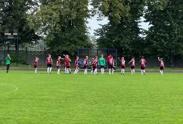 Młodzicy D1 LKS Dąb Barcin przegrywają z Feniksem Mrocza 3:8