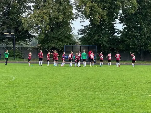 Młodzicy D1 LKS Dąb Barcin przegrywają z Feniksem Mrocza 3:8