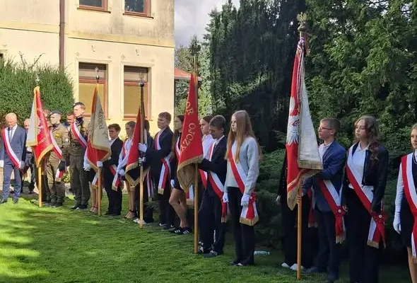 87. rocznica agresji sowieckiej – uroczystości w Nadleśnictwie Gołąbki z udziałem szkoły