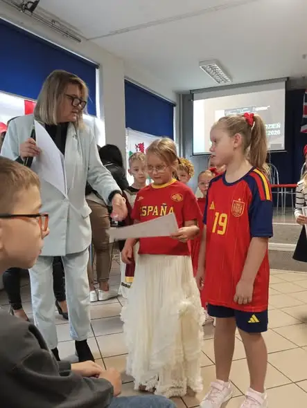 Europejski Dzień Języków w szkole podstawowej – klasy 1–3 świętowały pod hasłem „Języki nas łączą”