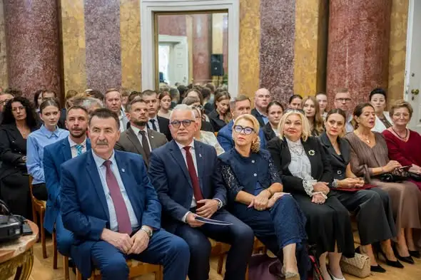 Powiatowe Uroczystości Oświatowe w Pałacu Lubostroń – nagrody dla uczniów i nauczycieli