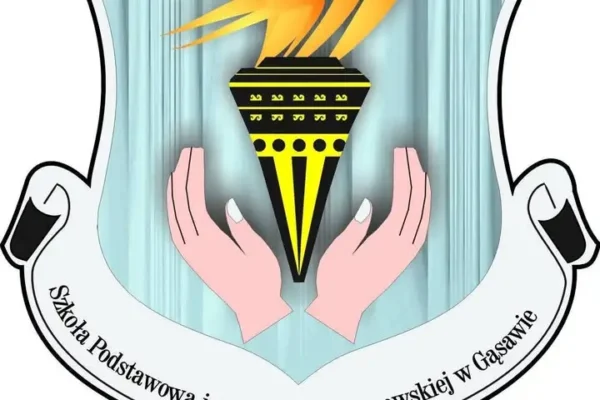 Gąsawa: Szkoła Podstawowa z nowoczesnym wejściem i holem