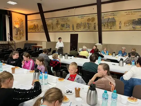 Międzypokoleniowe warsztaty muzyczne w Gąsawie – seniorzy i młodzież tworzyli razem