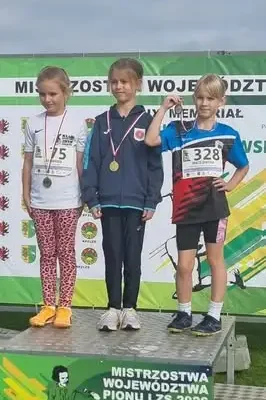 Lekkoatleci z Barcina zakończyli sezon na stadionie w Białych Błotach