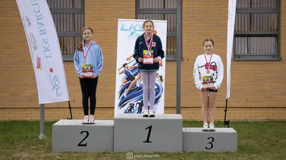Czwartki Lekkoatletyczne w Barcinie – medale dla młodych sportowców