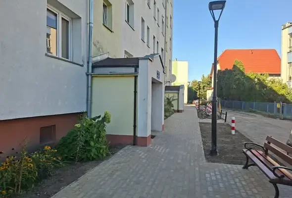 Nowy chodnik przy ulicy Kopernika 3 w Gminie Żnin – zakończono budowę