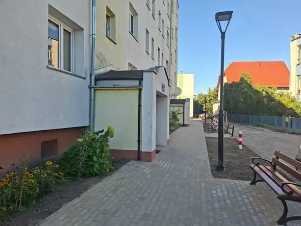 Nowy chodnik przy ulicy Kopernika 3 w Gminie Żnin – zakończono budowę