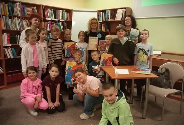 Sylwia Trojanowska w bibliotece w Piechcinie – spotkanie z Panią Pompą