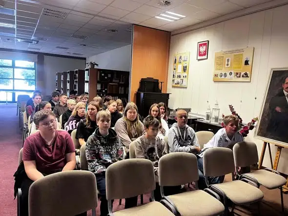 Młodzież z Barcina spotkała się z pisarką Irminą Marią