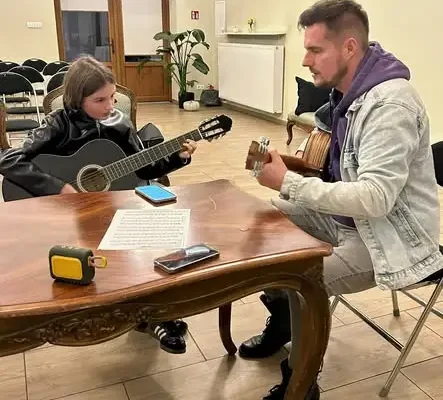 Łabiszyński Dom Kultury zaprasza na indywidualne lekcje gry na pianinie, akordeonie i gitarze