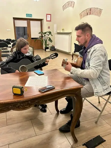Łabiszyński Dom Kultury zaprasza na indywidualne lekcje gry na pianinie, akordeonie i gitarze