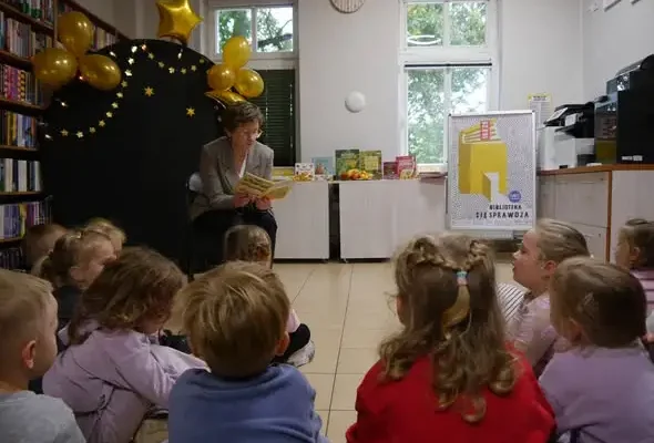 Owocowo-warzywna Noc Bibliotek w Łabiszynie – przedszkolaki z wizytą w bibliotece