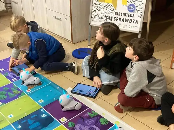 Młodzi programiści z Łabiszyna programują roboty Photon