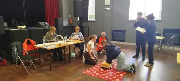 Uczniowie z Barcian z sukcesem w powiatowym konkursie pierwszej pomocy „Uratuj Życie”