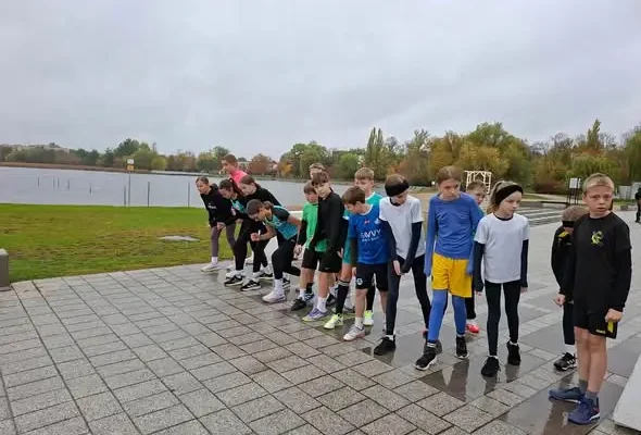 Szóstka biegaczy z Barcina awansowała do finałów wojewódzkich w biegach przełajowych